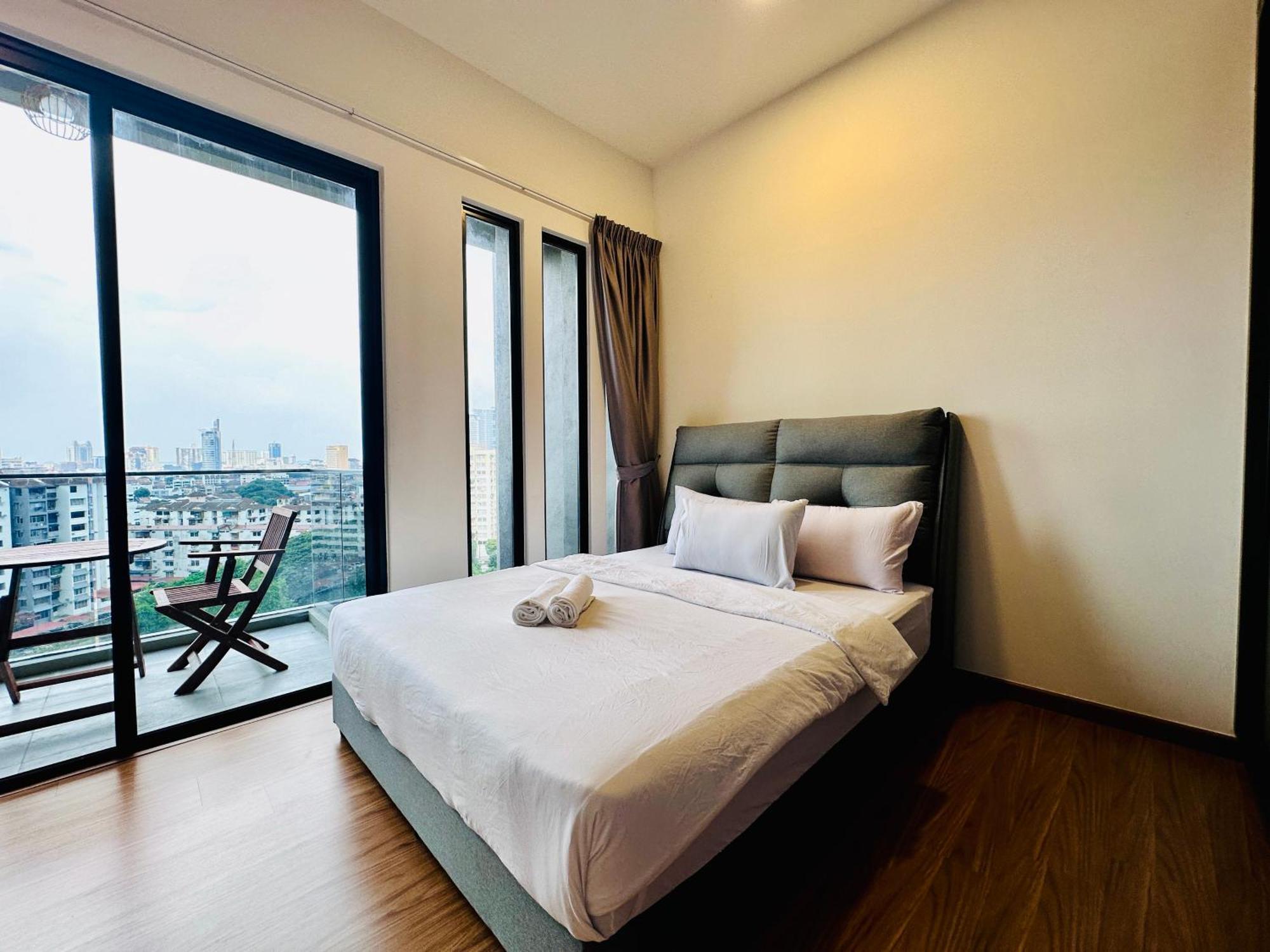 New Georgetown Instagramable 2Br Homestay For 10Pax 无敌美景两房民宿 Beacon Executive Suite المظهر الخارجي الصورة